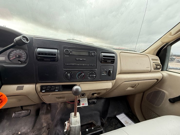 2005-ford-f350-image-31