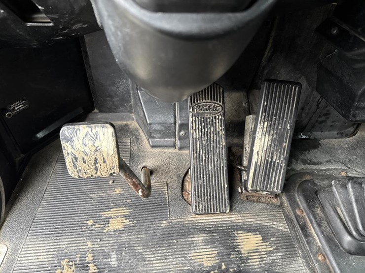 1999-peterbilt-379-image-85