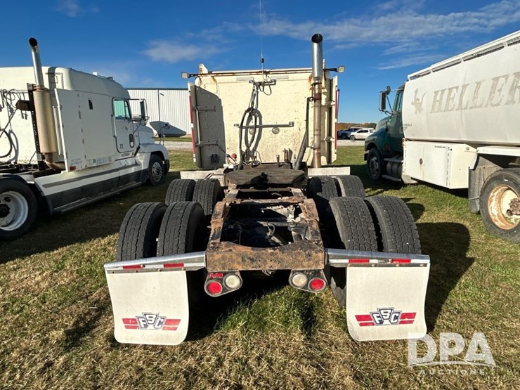 2010-peterbilt-386-image-8