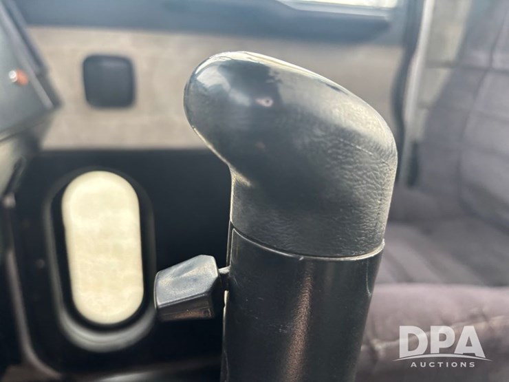 peterbilt-385-image-41