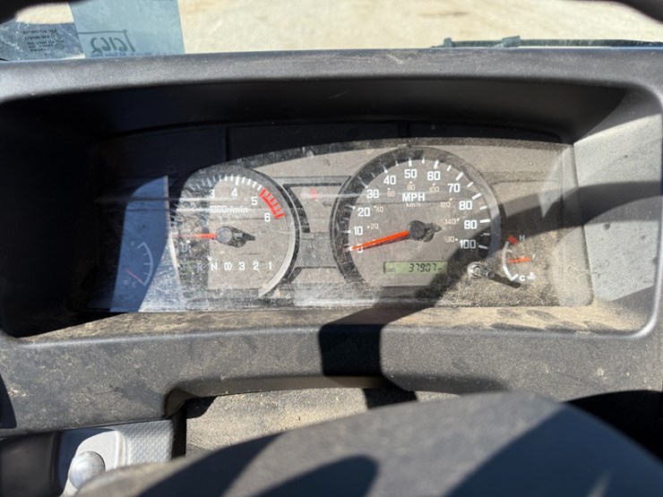 2024-isuzu-nrr-image-16