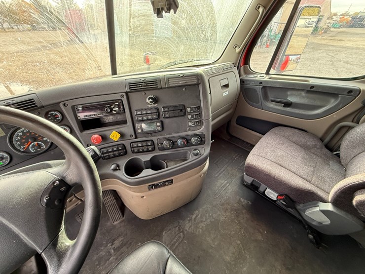 2019-freightliner-cascadia-125-image-23