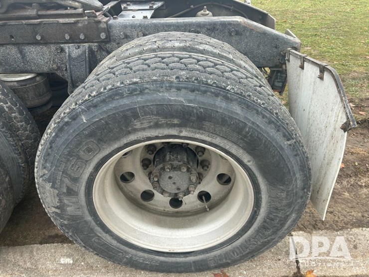 1999-peterbilt-379-image-18