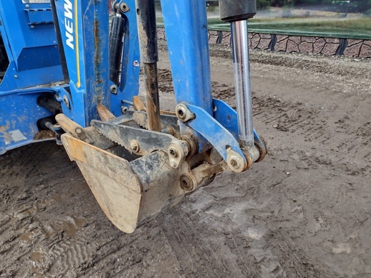 new-holland-boomer-37-image-26