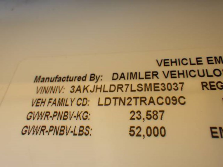 2020-freightliner-cascadia-126-image-17