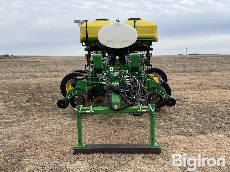 2021-john-deere-1775nt-image-2