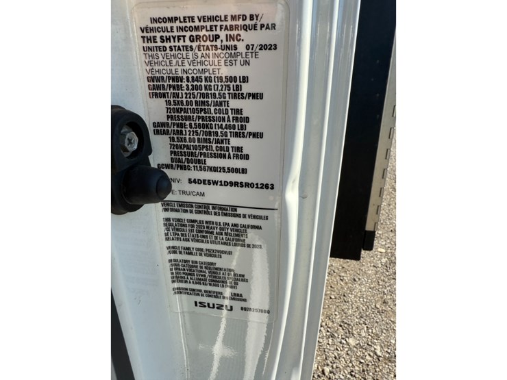 2024-isuzu-nrr-image-19