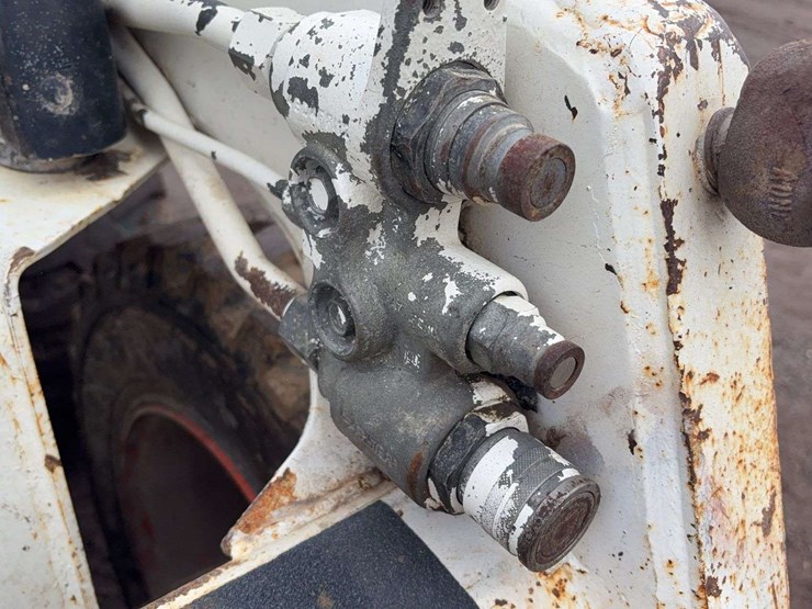 2007-bobcat-s130-image-19