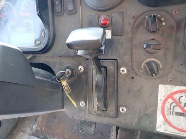 2012-freightliner-mt55-image-21