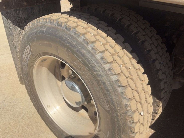 2010-international-lf517-lone-star-dump-truck-image-11