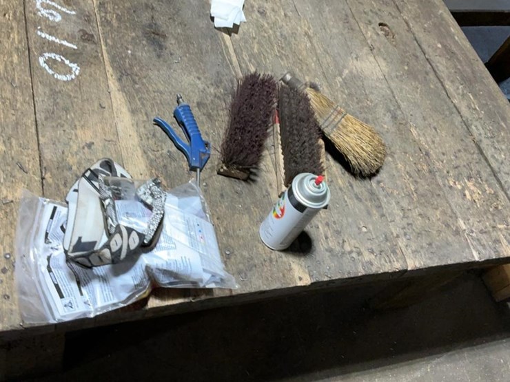 #610-•-11-wooden-tables-image-9