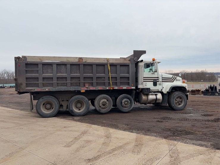 1996-international-5000-image-5