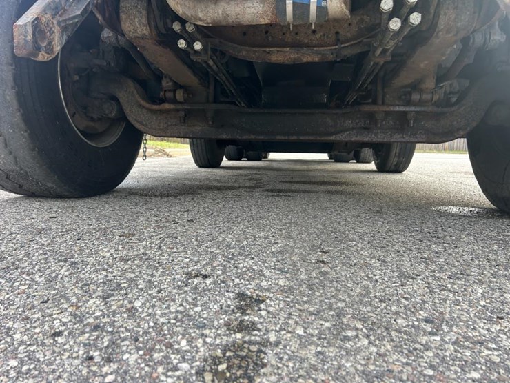 #1673-•-2002-international-workstar-tri-axle-dump-truck-image-44