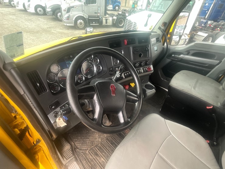 2020-kenworth-t680-image-19