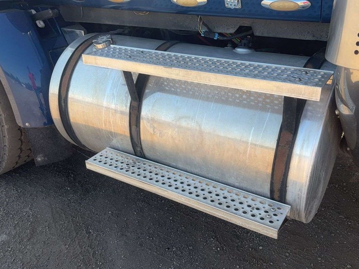 2010-international-lf517-lone-star-dump-truck-image-22