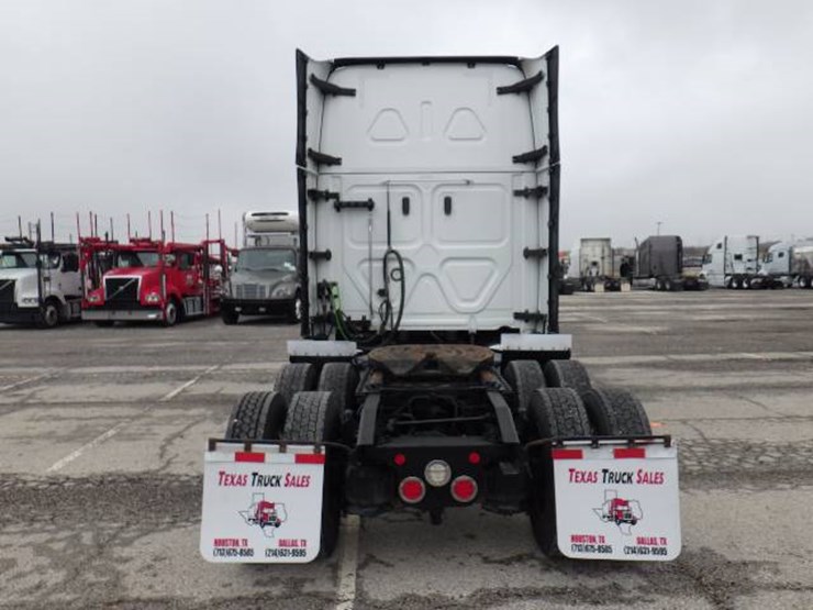 2022-freightliner-cascadia-126-image-13