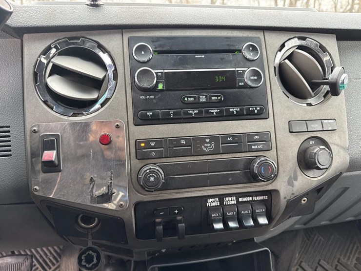 ford-f550-xlt-image-32