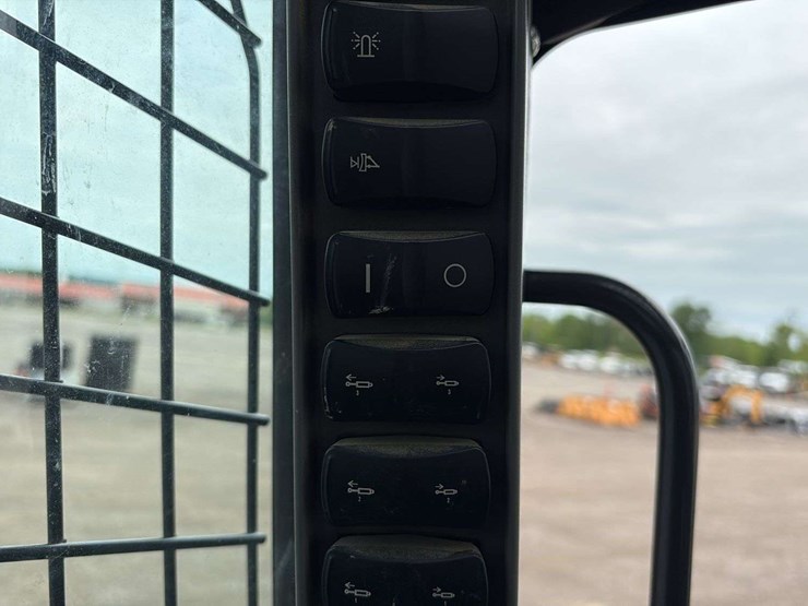 2021-case-dl550-image-67