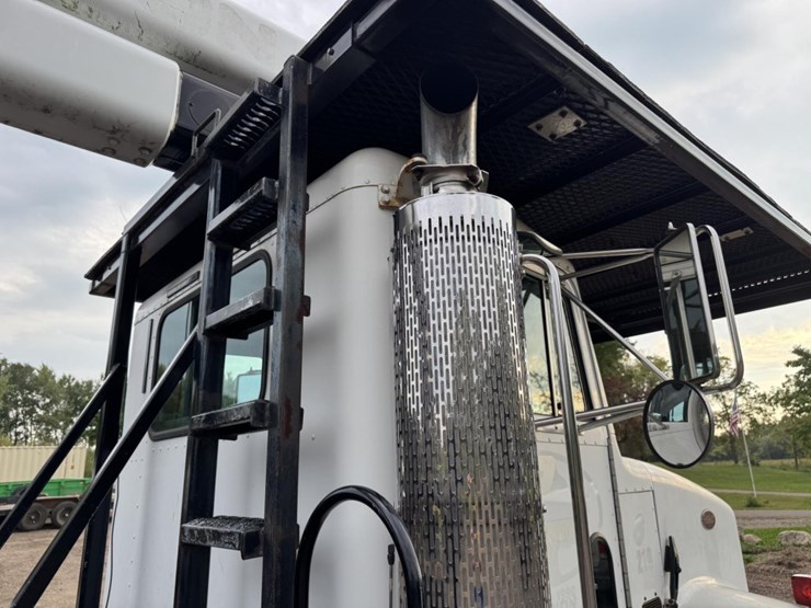 peterbilt-330-image-21