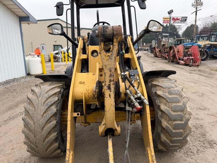 2015-caterpillar-908h2-image-13