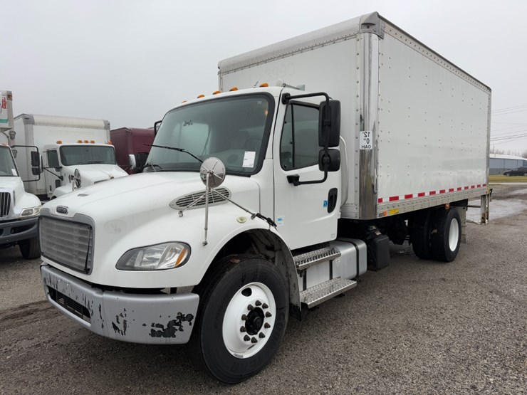 2018-freightliner-m2-106-image-2