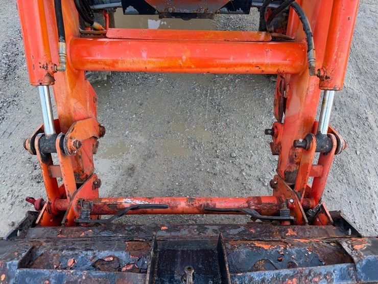 2016-kubota-m8560-image-11