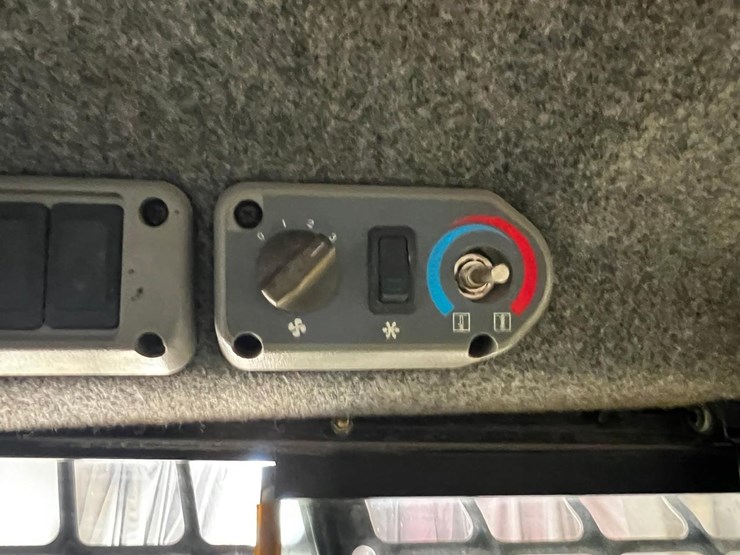 bobcat-s330-image-25