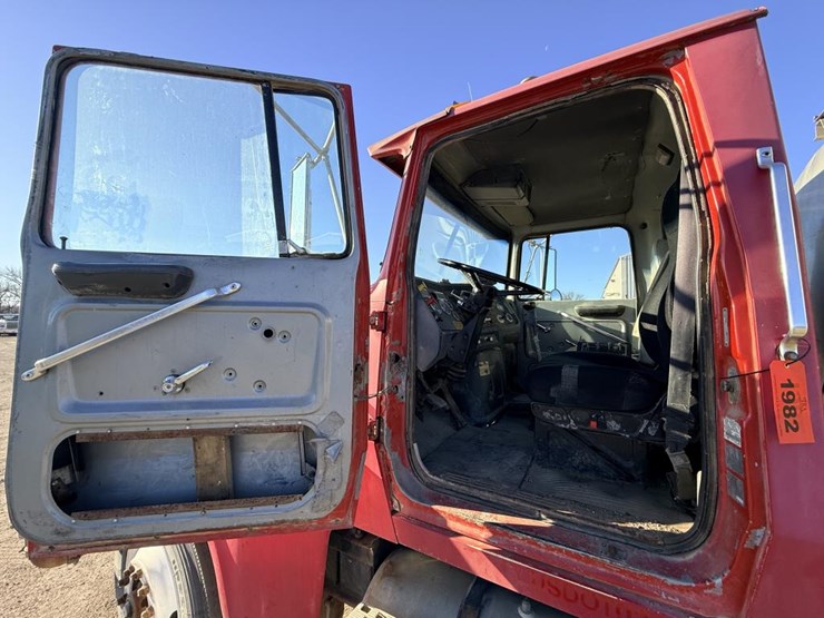 ford-ltl9000-image-31