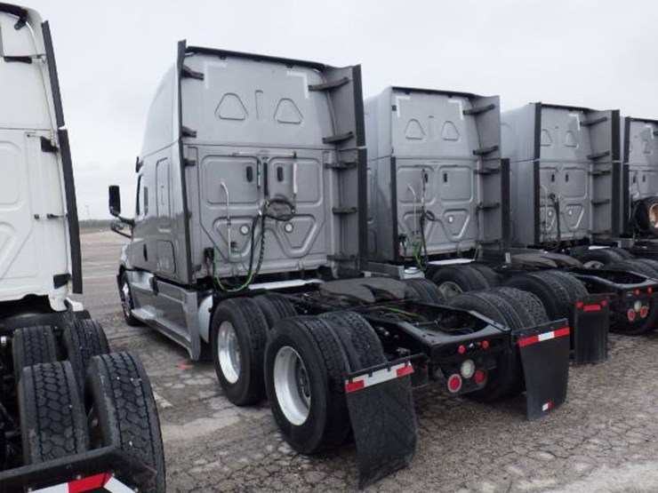 2019-freightliner-cascadia-126-image-18