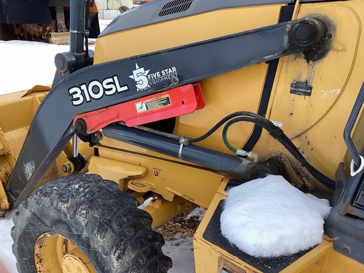 2020-john-deere-310-image-13