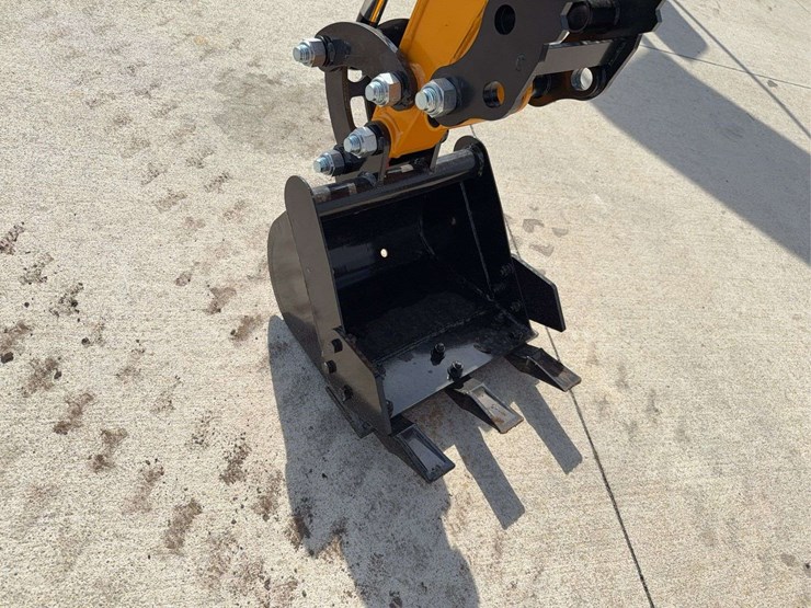 2025-miva-va13-mini-excavator-image-9