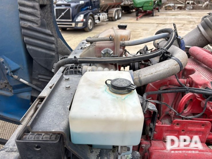 peterbilt-579-image-50