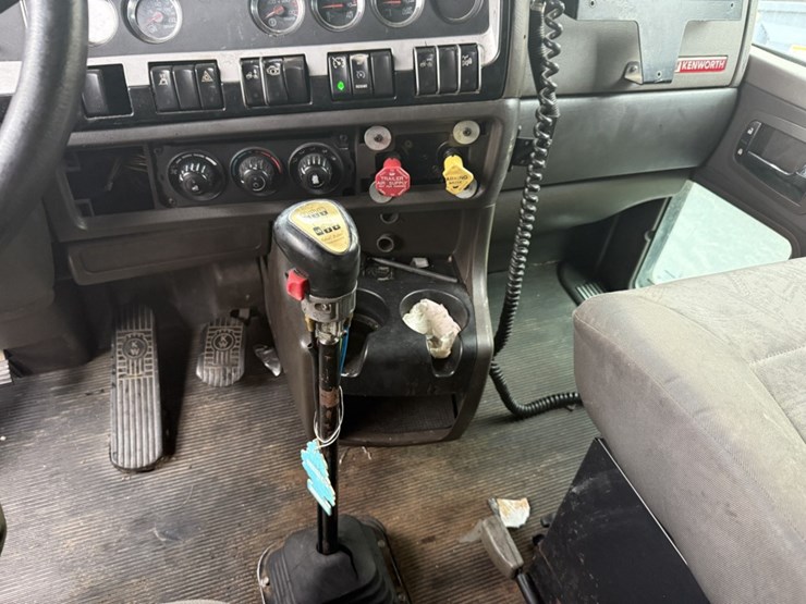 2003-kenworth-t800-image-47