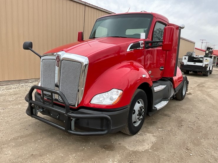 2020-kenworth-t680-image-2