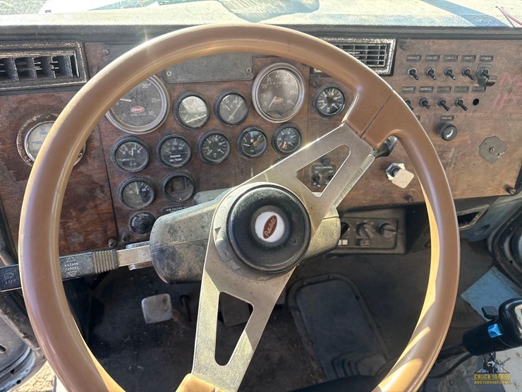 peterbilt-357-image-22