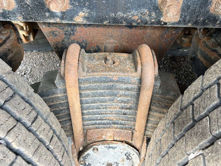 2018-mack-gu-granite-6-axle-dump-truck-image-22