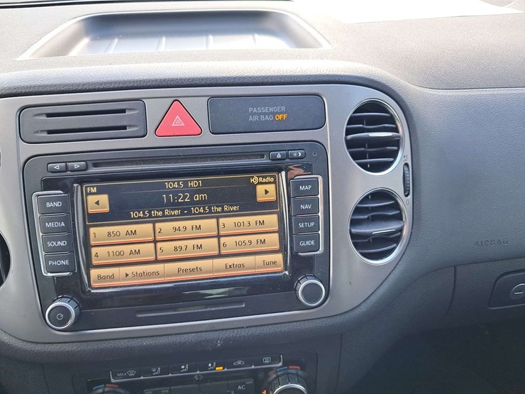 2010-volkswagen-tiguan-image-10