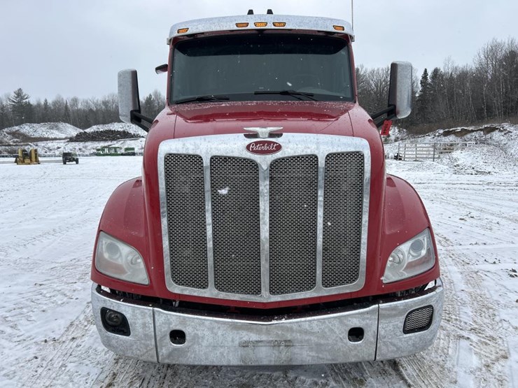 2017-peterbilt-579-image-8
