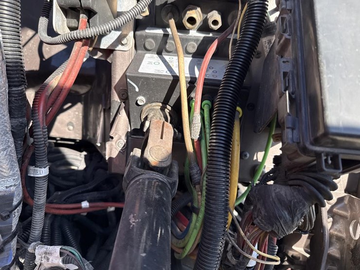 2012-peterbilt-389-image-13