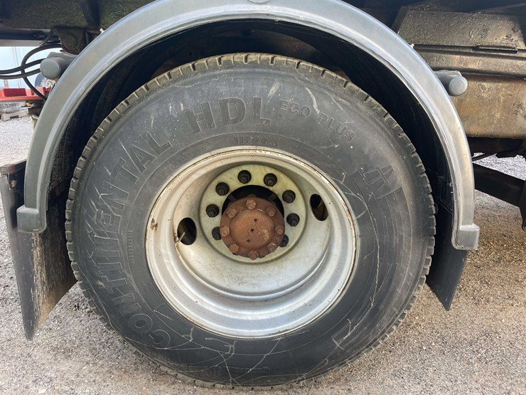 international-4900-image-33