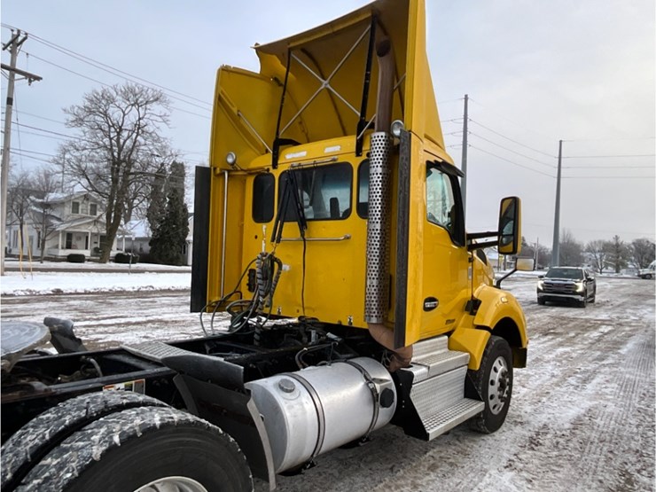 2020-kenworth-t880-image-9