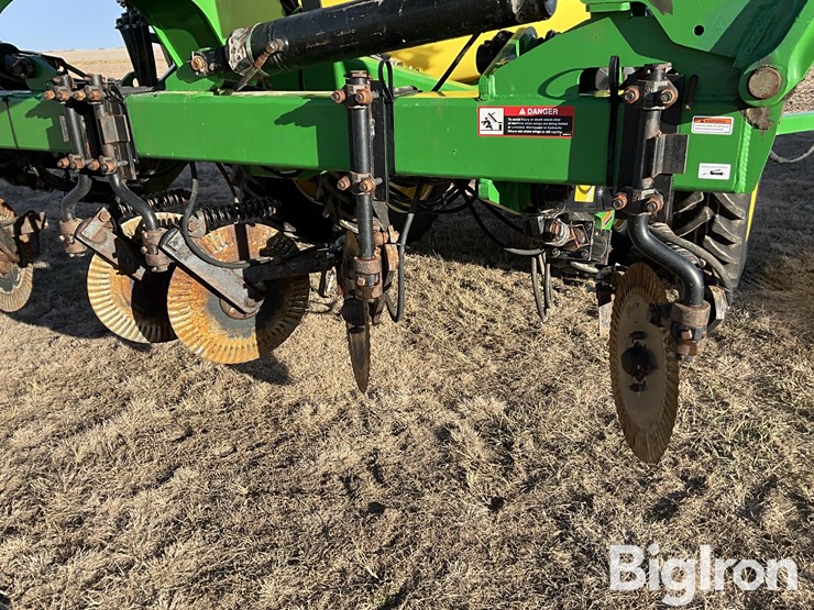 2014-john-deere-2510l-image-14