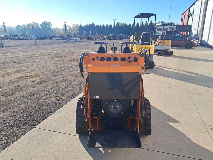 2025-landhero-mini-stand-on-skid-loader-image-3