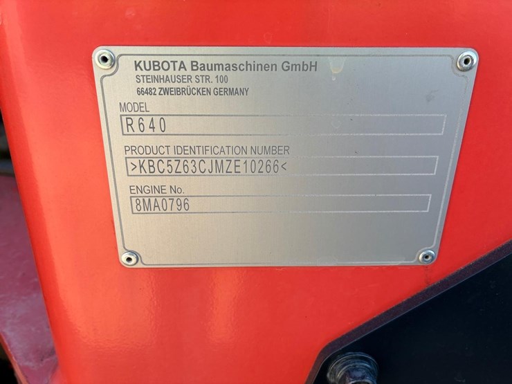 2022-kubota-r640-image-34