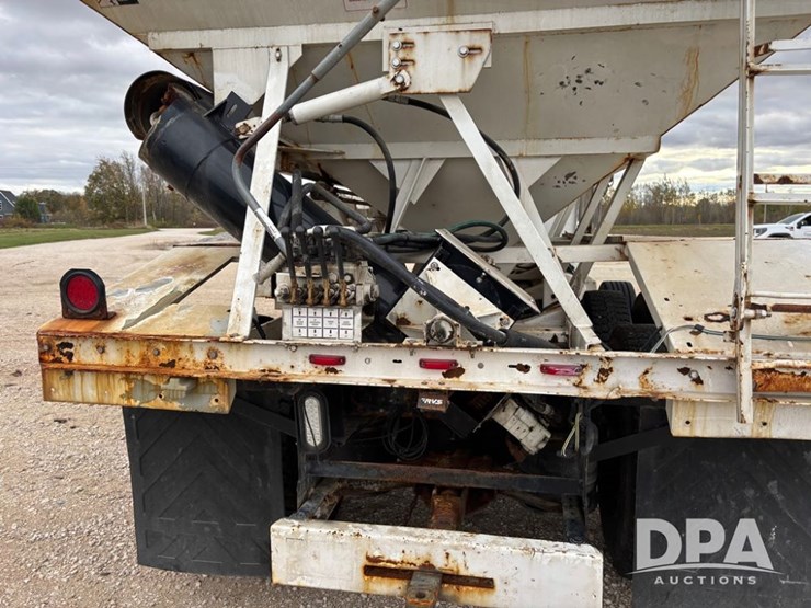 freightliner-fld112-image-55