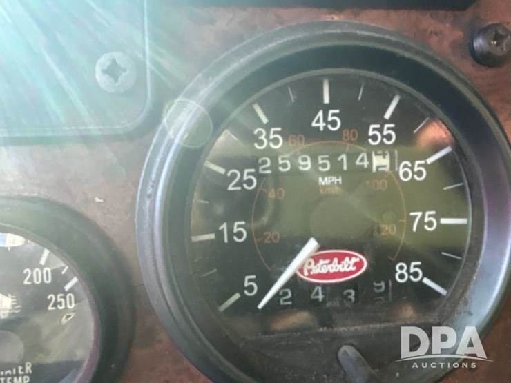 peterbilt-330-image-49