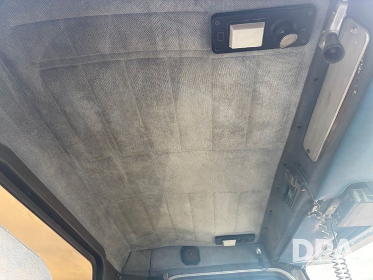 peterbilt-377-image-58