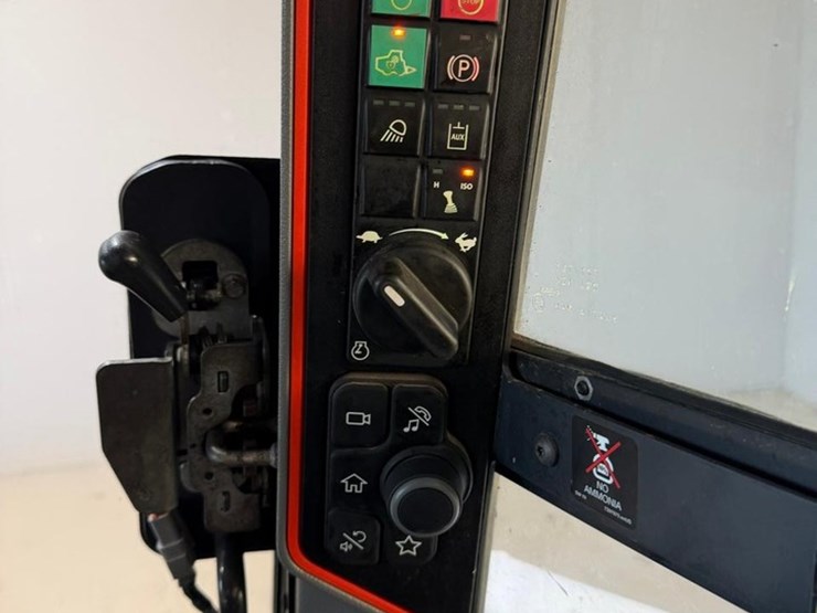 2022-bobcat-t76-image-25