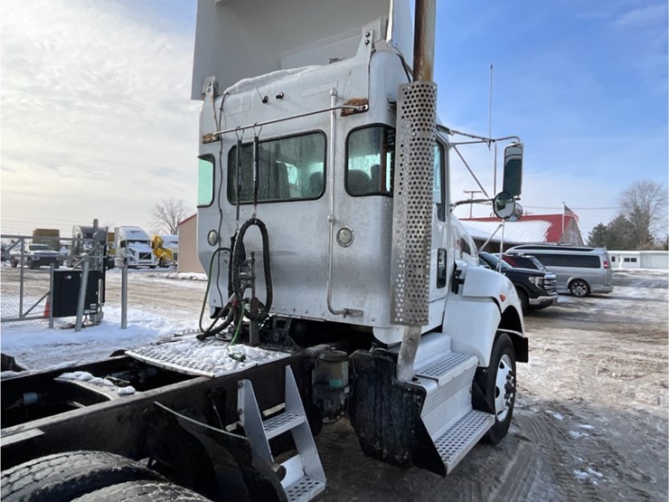 2014-kenworth-t440-image-8