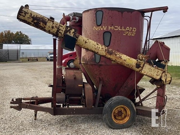 new-holland-352-image-1